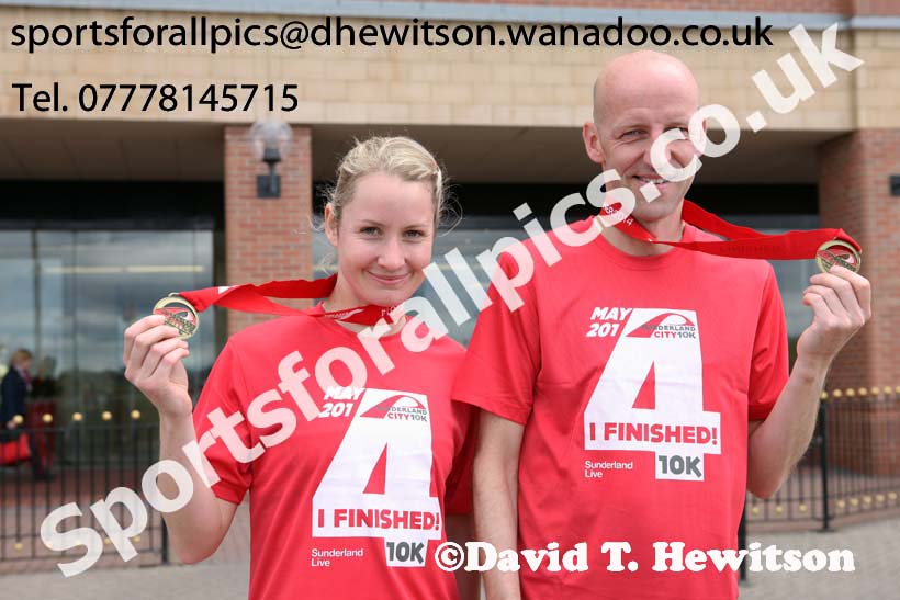 Danielle Hodgkinson (Wallsend) and Ian Hudspith (Morpeth) winners of the Sunderand City 10k. Photo: David T. Hewitson/Sports for All Pics